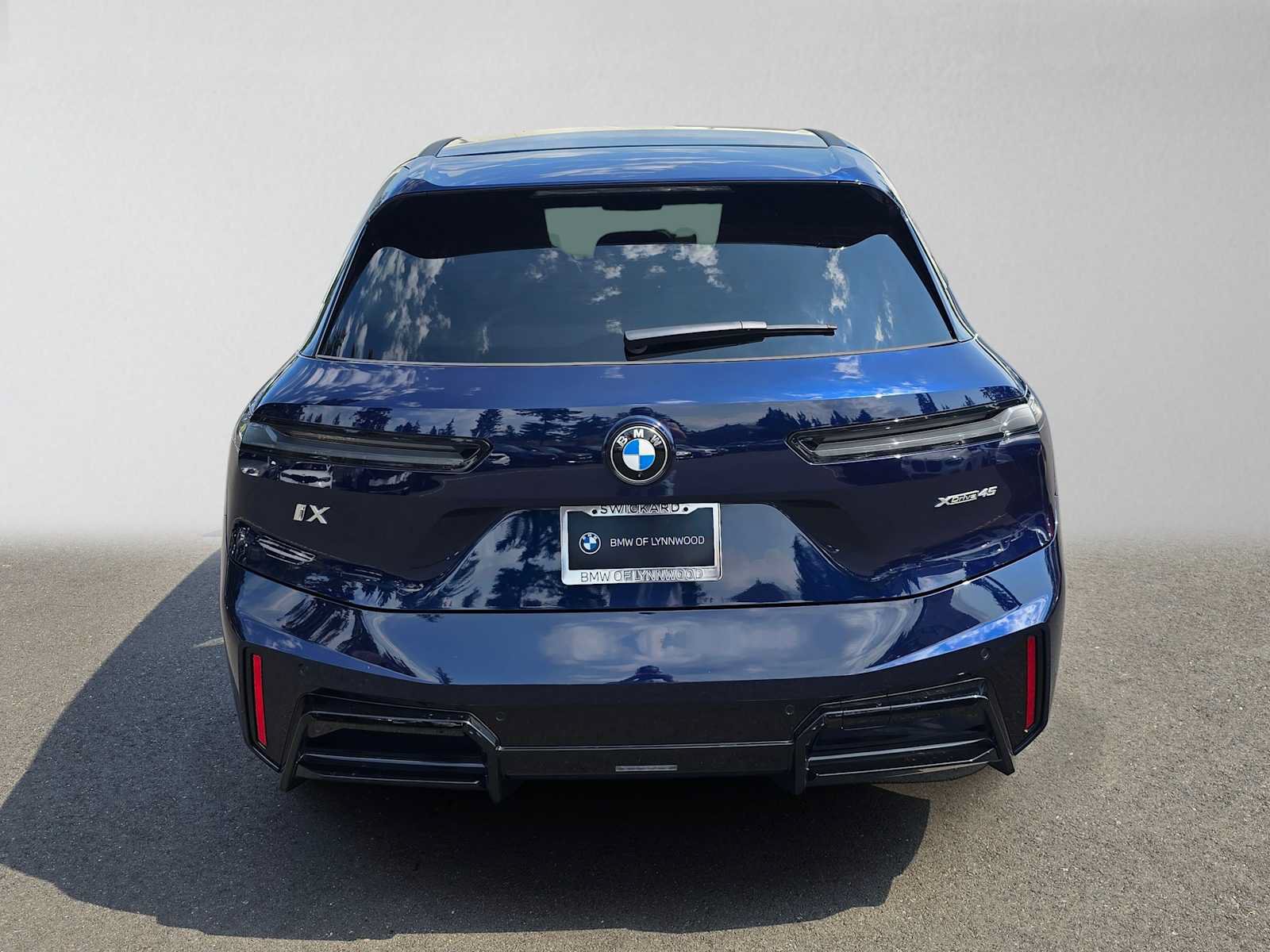 Used 2026 BMW iX xDrive45 w/ M Sport Package AWD/4WD image 4