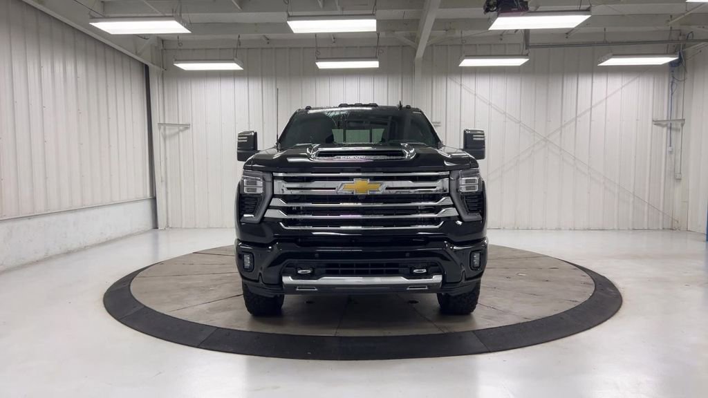Used 2024 Chevrolet Silverado 3500 High Country w/ High Country Premium Package AWD/4WD image 3
