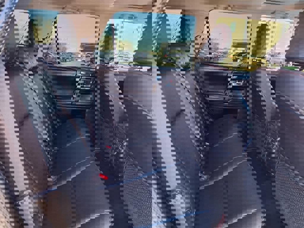 Used 2015 Toyota 4Runner image 22