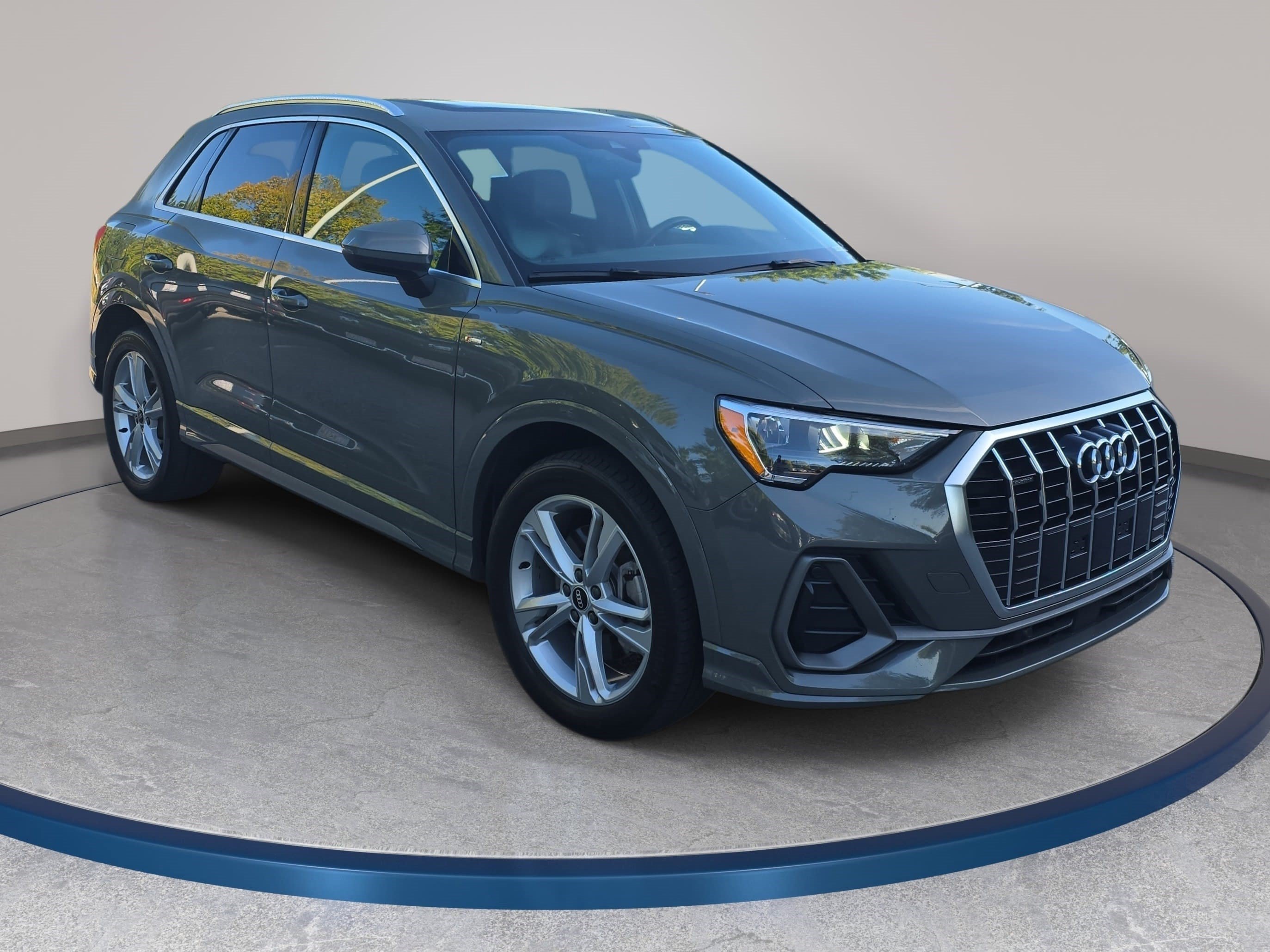 Used 2022 Audi Q3 2.0T Premium w/ Convenience Package AWD/4WD image 3