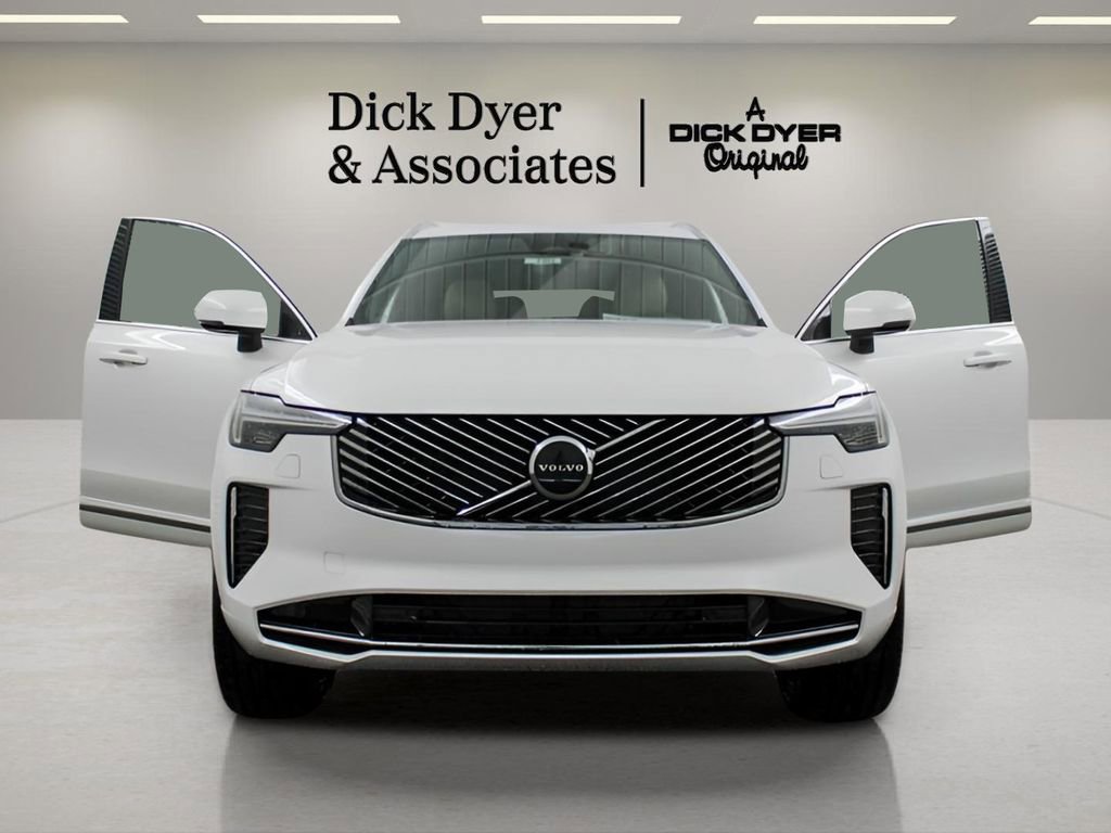 New 2026 Volvo XC90 B5 Core w/ Protection Package Premier image 7