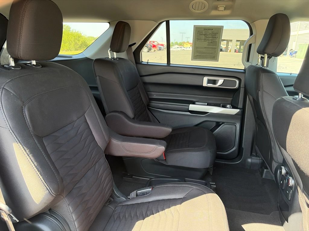 Used 2021 Ford Explorer XLT AWD/4WD image 14