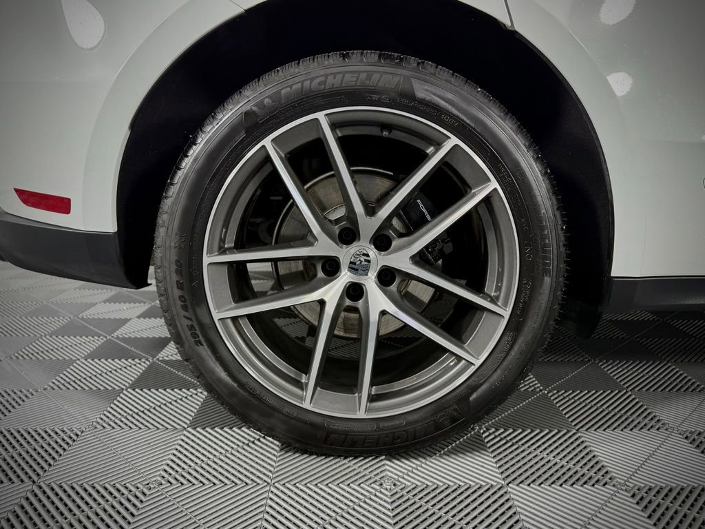 Certified 2024 Porsche Macan AWD/4WD image 17