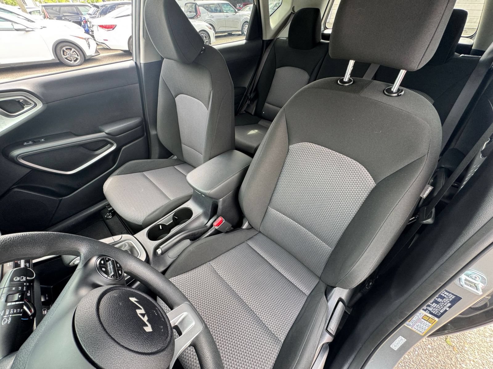 Used 2025 Kia Soul LX w/ LX Technology Package FWD image 34