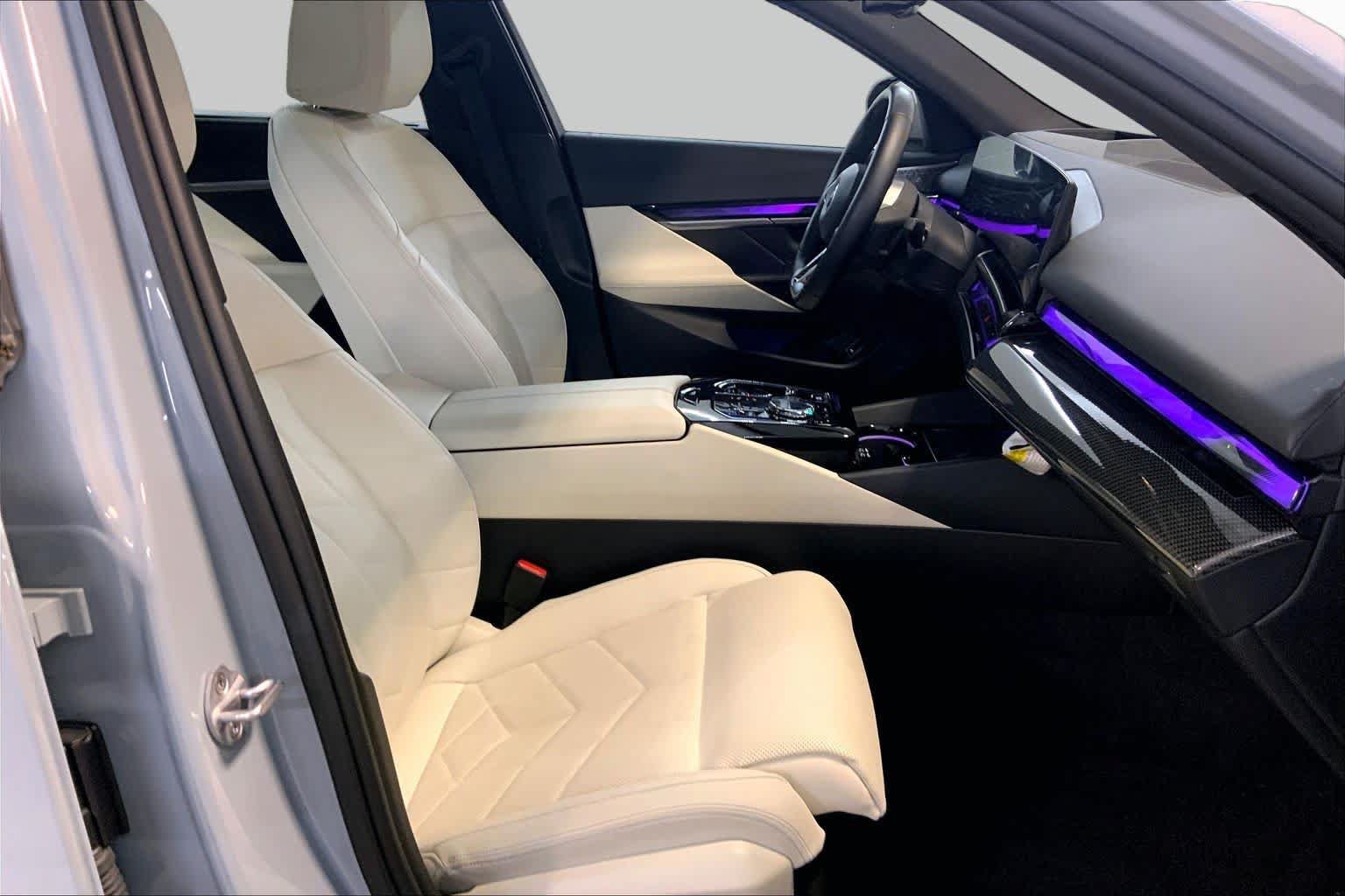 Used 2024 BMW i5 eDrive40i w/ Executive Package RWD image 8