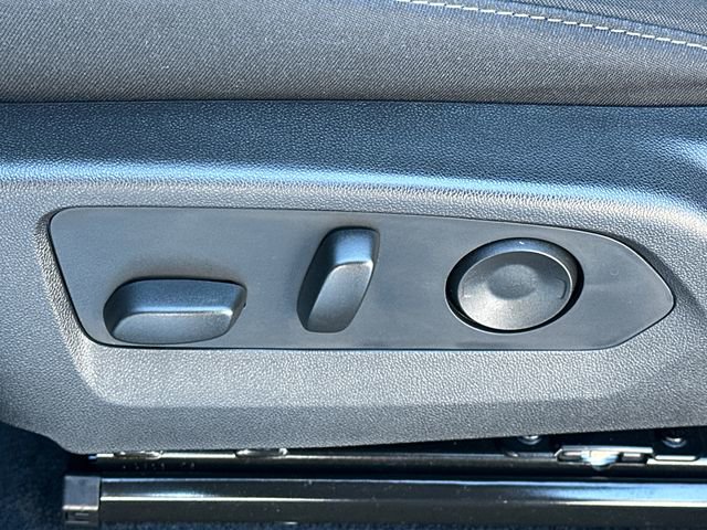 Used 2025 Chevrolet Colorado LT image 37