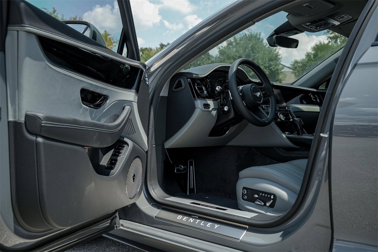 New 2025 Bentley Flying Spur Plug-In Hybrid image 15