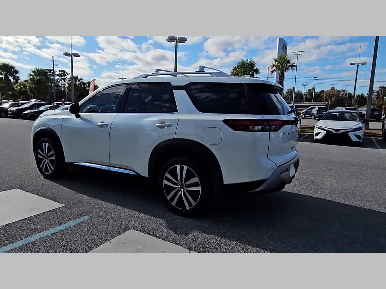 Used 2024 Nissan Pathfinder Platinum w/ Cargo Package image 29