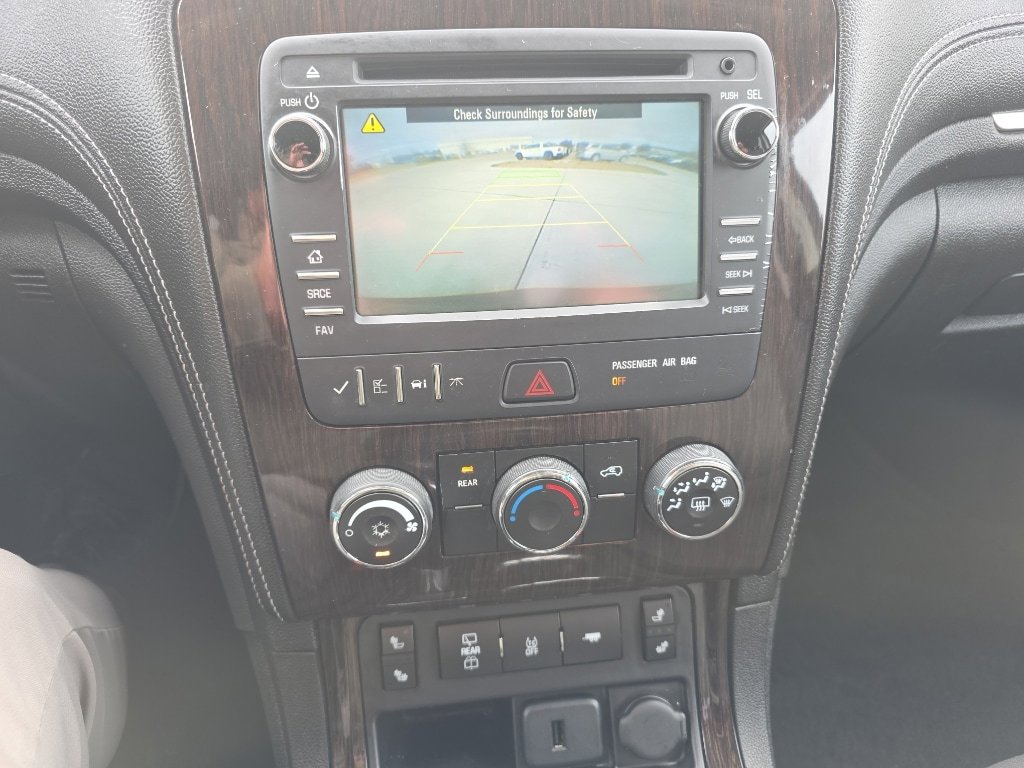 Used 2015 Chevrolet Traverse LT w/ Style and Technology Package image 13