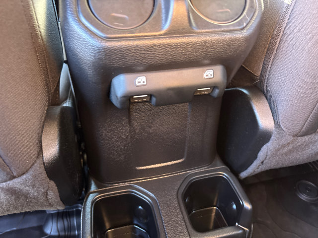 Used 2022 Jeep Wrangler Unlimited Sport AWD/4WD image 13