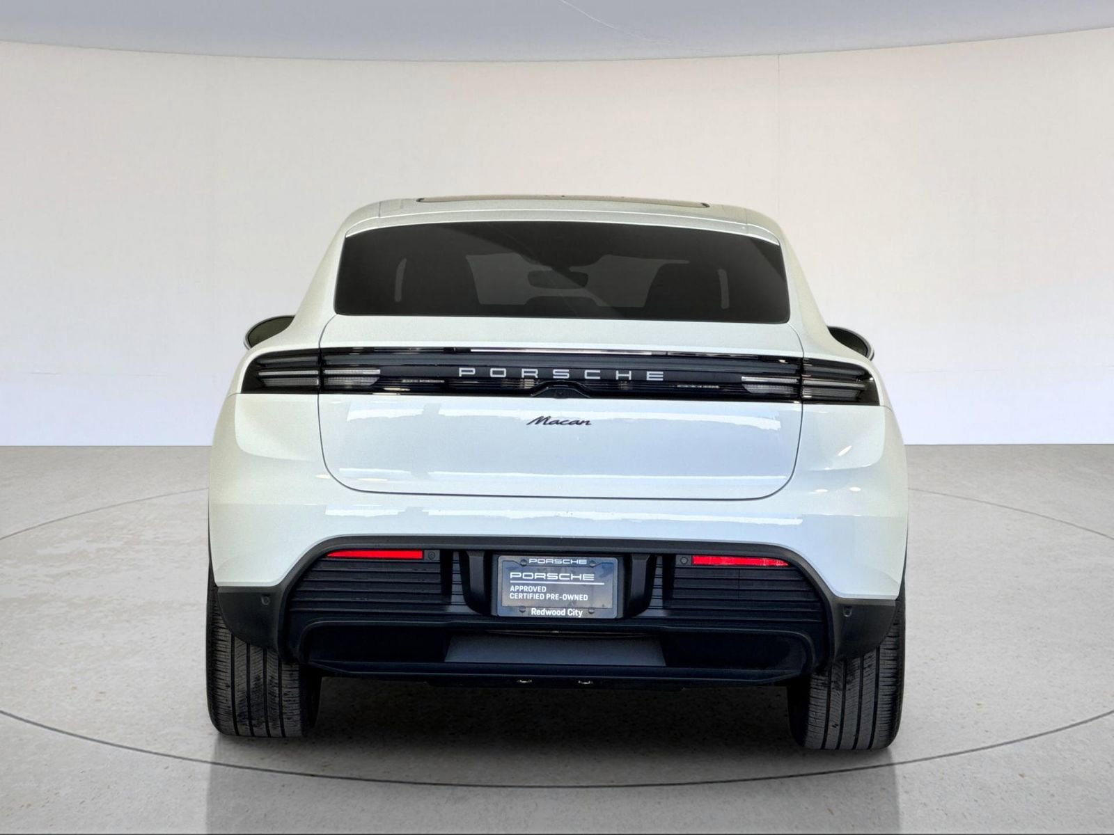 Certified 2025 Porsche Macan Electric image 7