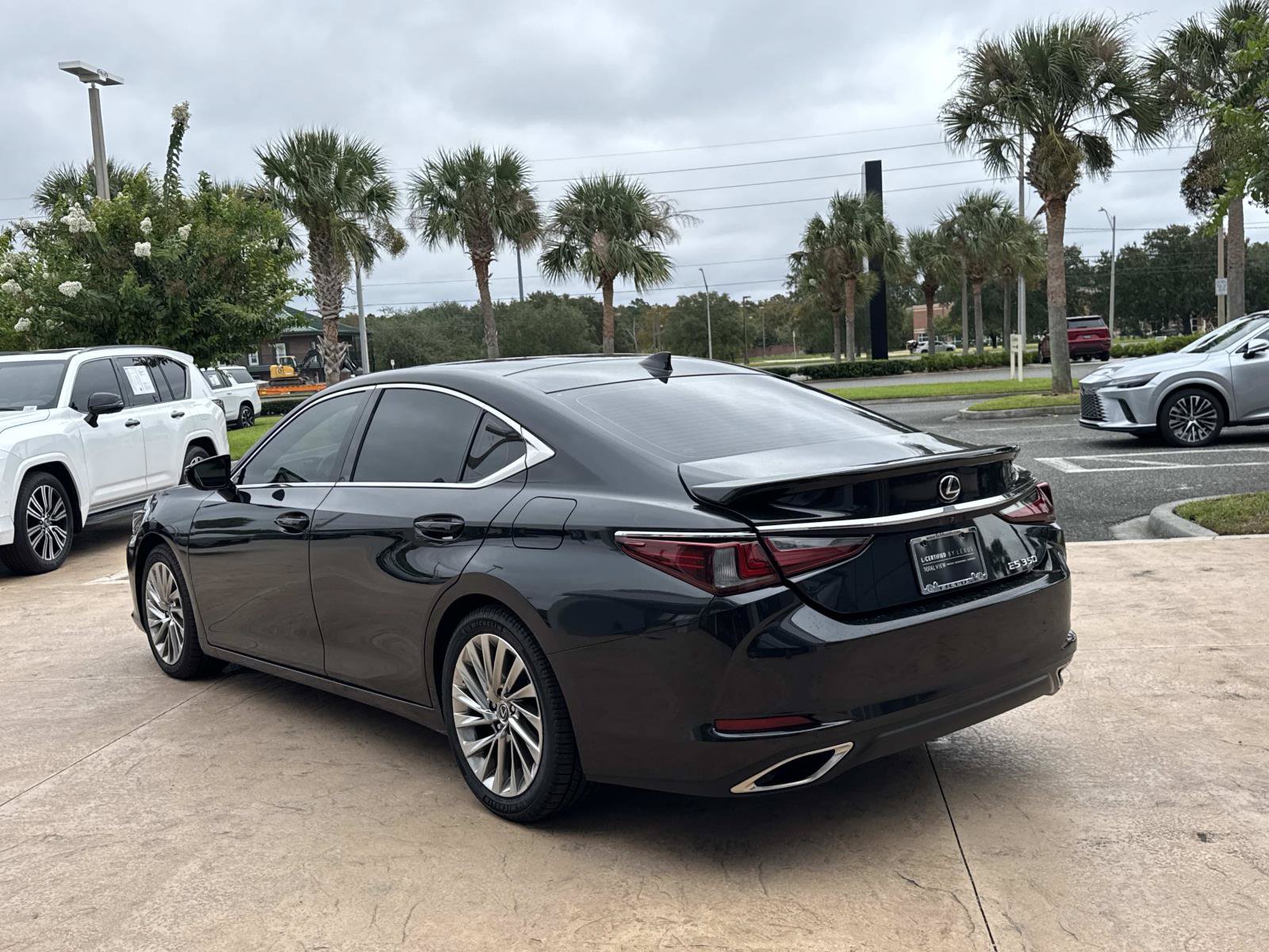 Certified 2022 Lexus ES 350 Ultra Luxury w/ Accessory Package 2 FWD image 37