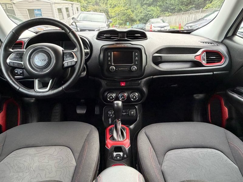 Used 2015 Jeep Renegade Trailhawk AWD/4WD image 14