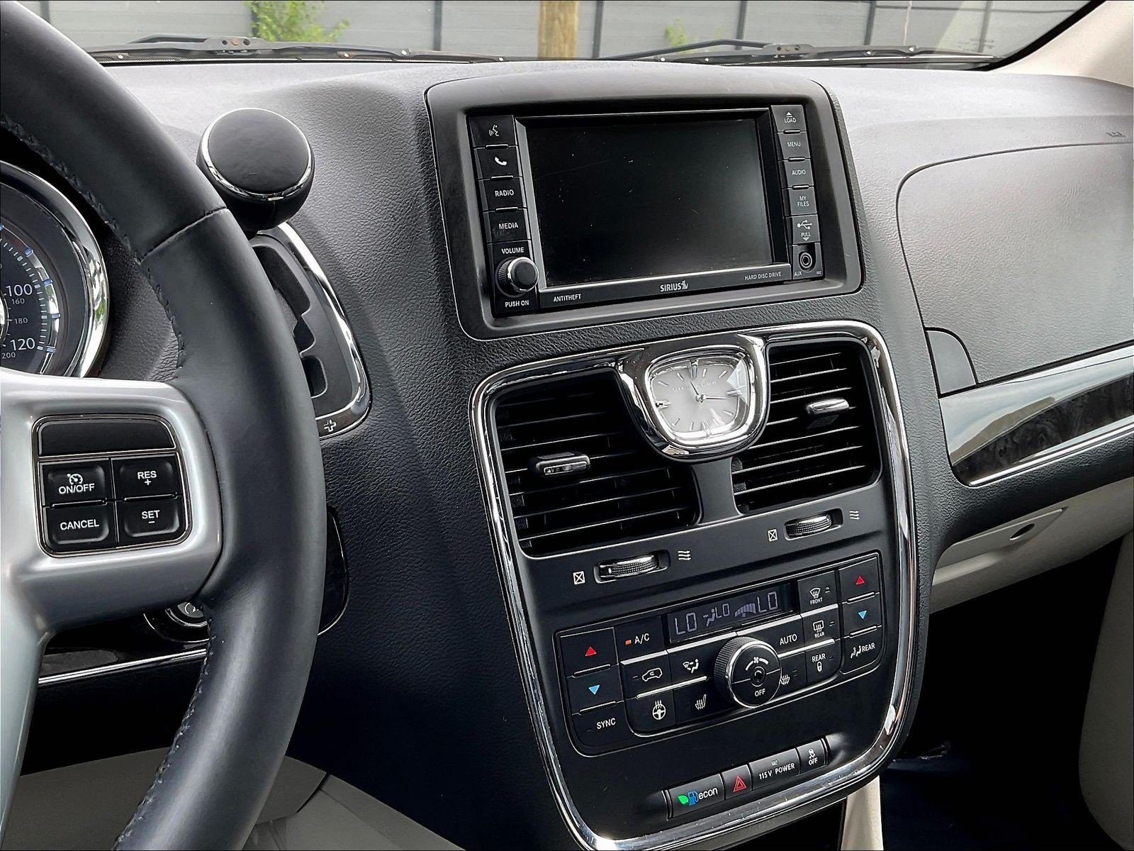 Used 2013 Chrysler Town & Country Touring-L w/ Premium Group FWD image 9