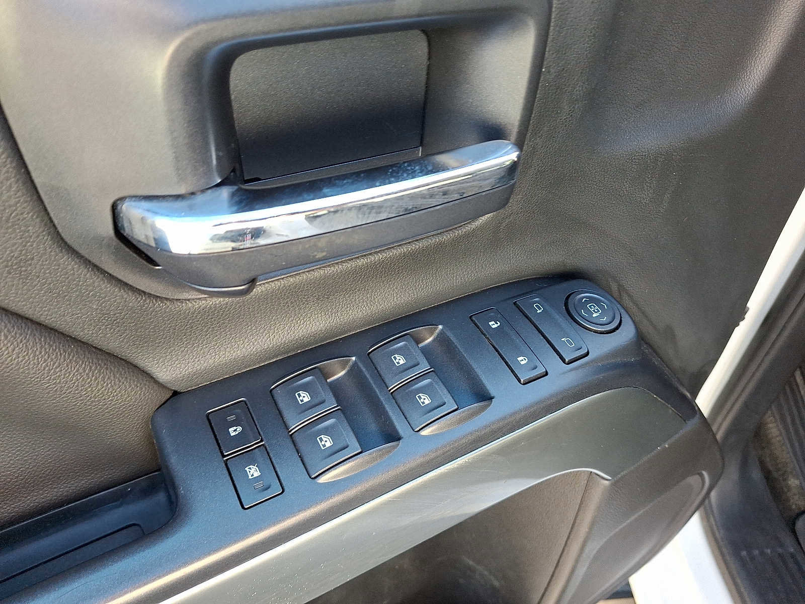 Used 2018 Chevrolet Silverado 1500 LT w/ All Star Edition image 14