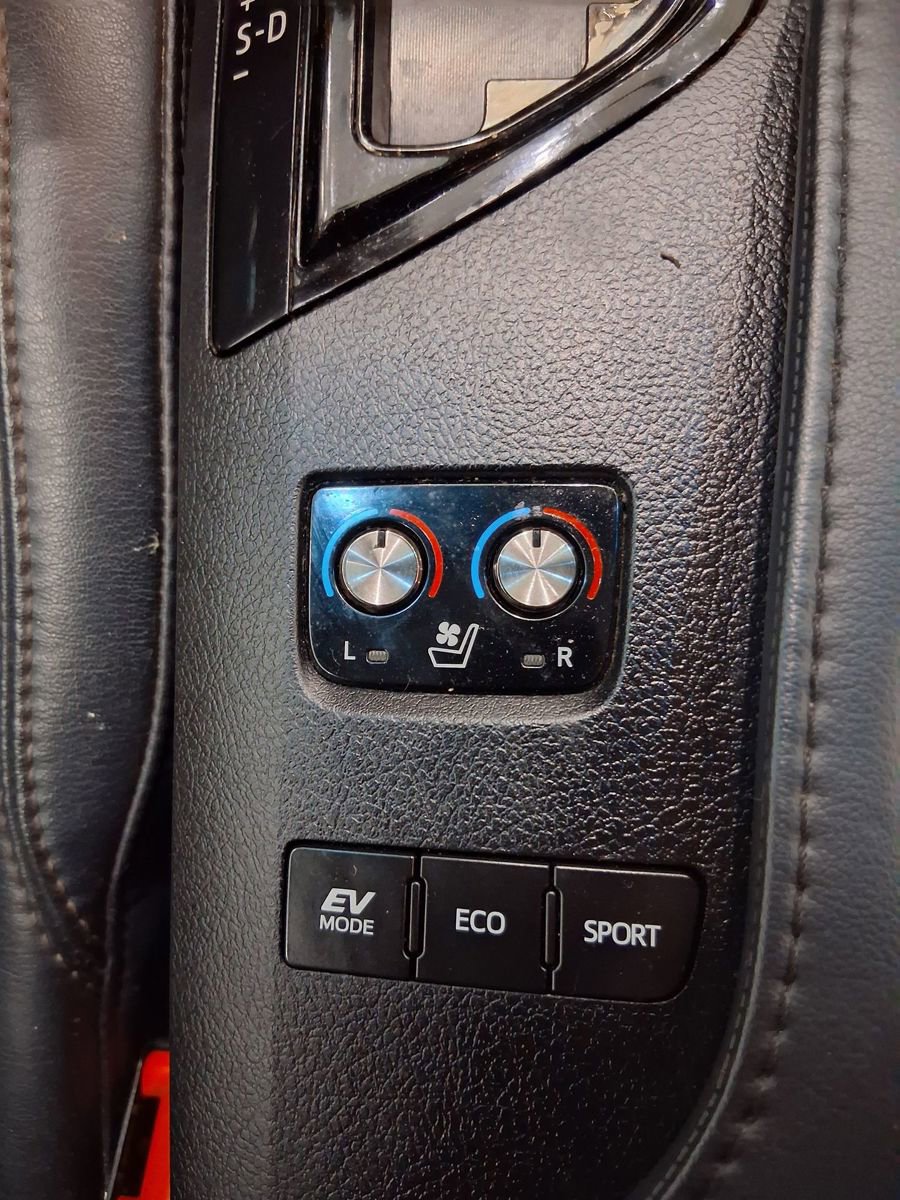 Used 2013 Toyota Avalon Limited image 16