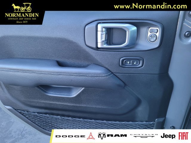 Used 2022 Jeep Wrangler Unlimited Sahara AWD/4WD image 15