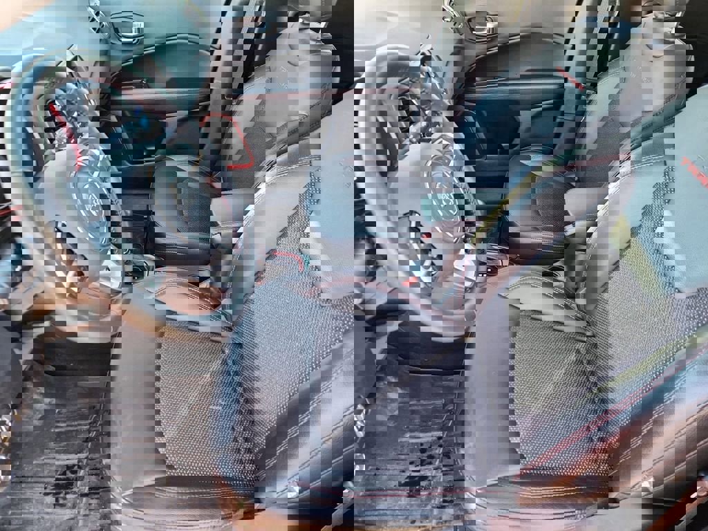 Used 2019 Jeep Compass Trailhawk w/ Cold Weather Group image 9