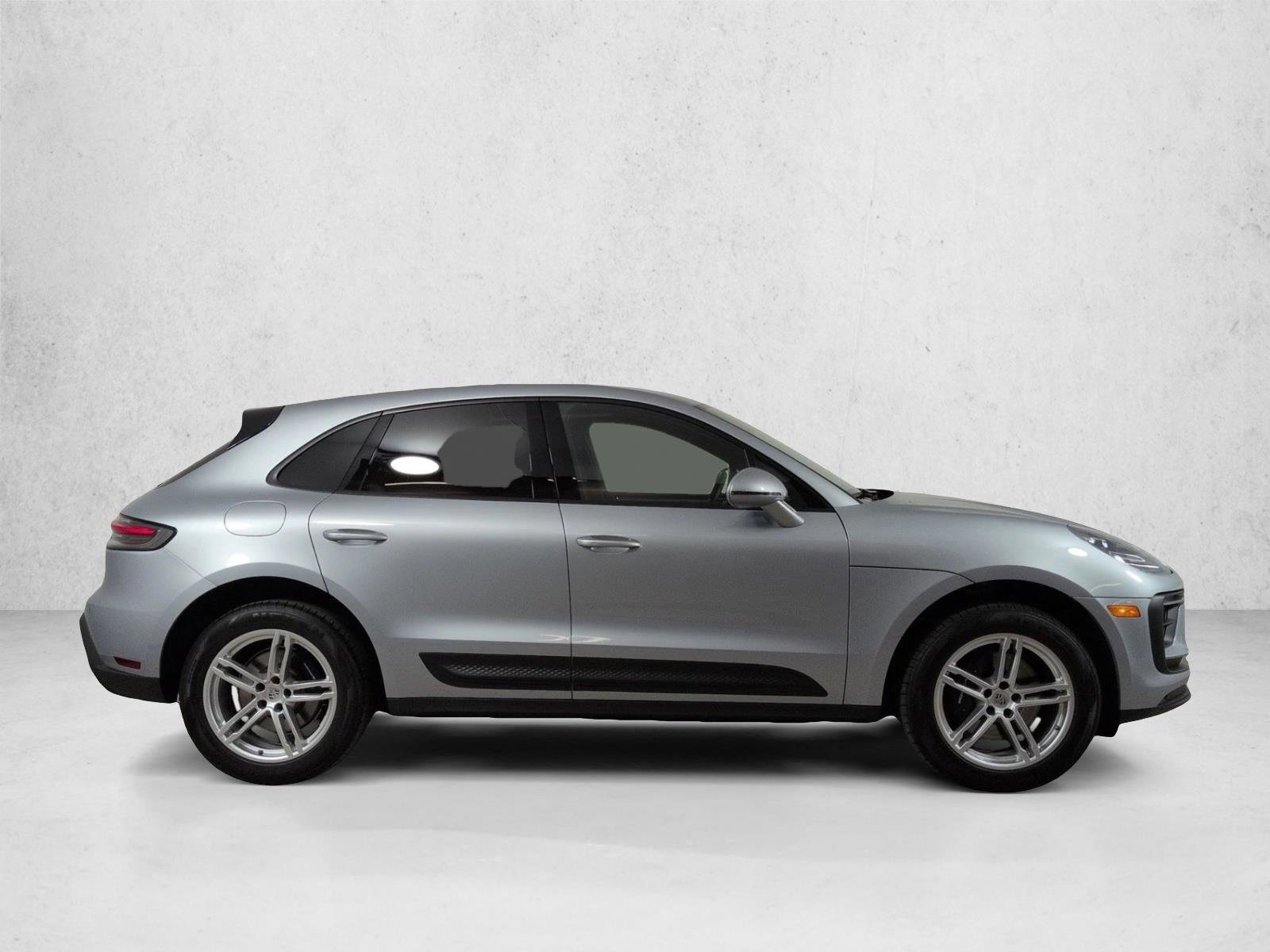 Certified 2025 Porsche Macan AWD/4WD image 8