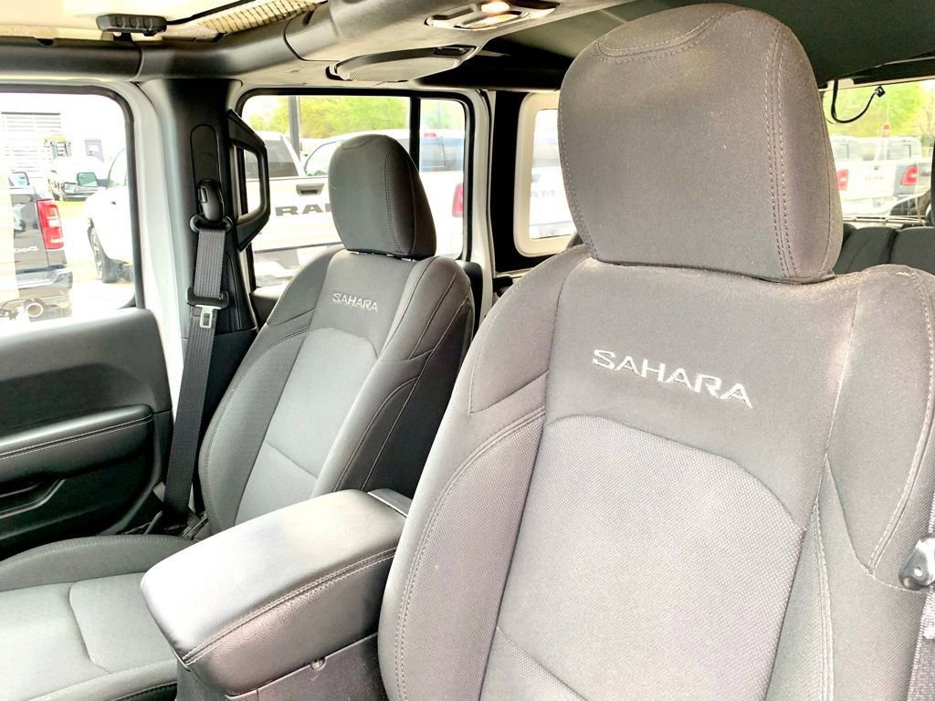 Used 2022 Jeep Wrangler Unlimited Sahara image 12