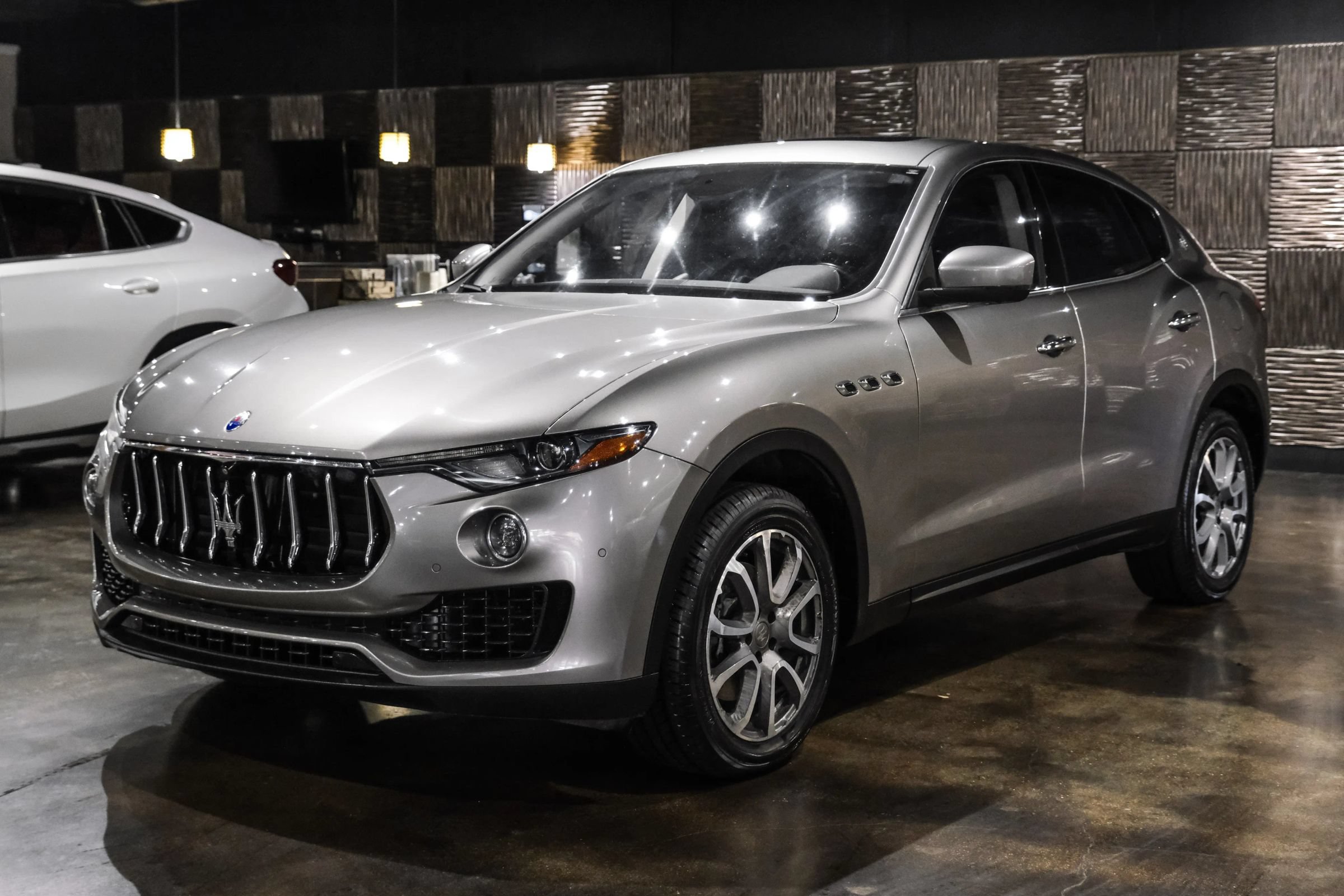 Used 2017 Maserati Levante AWD/4WD image 6