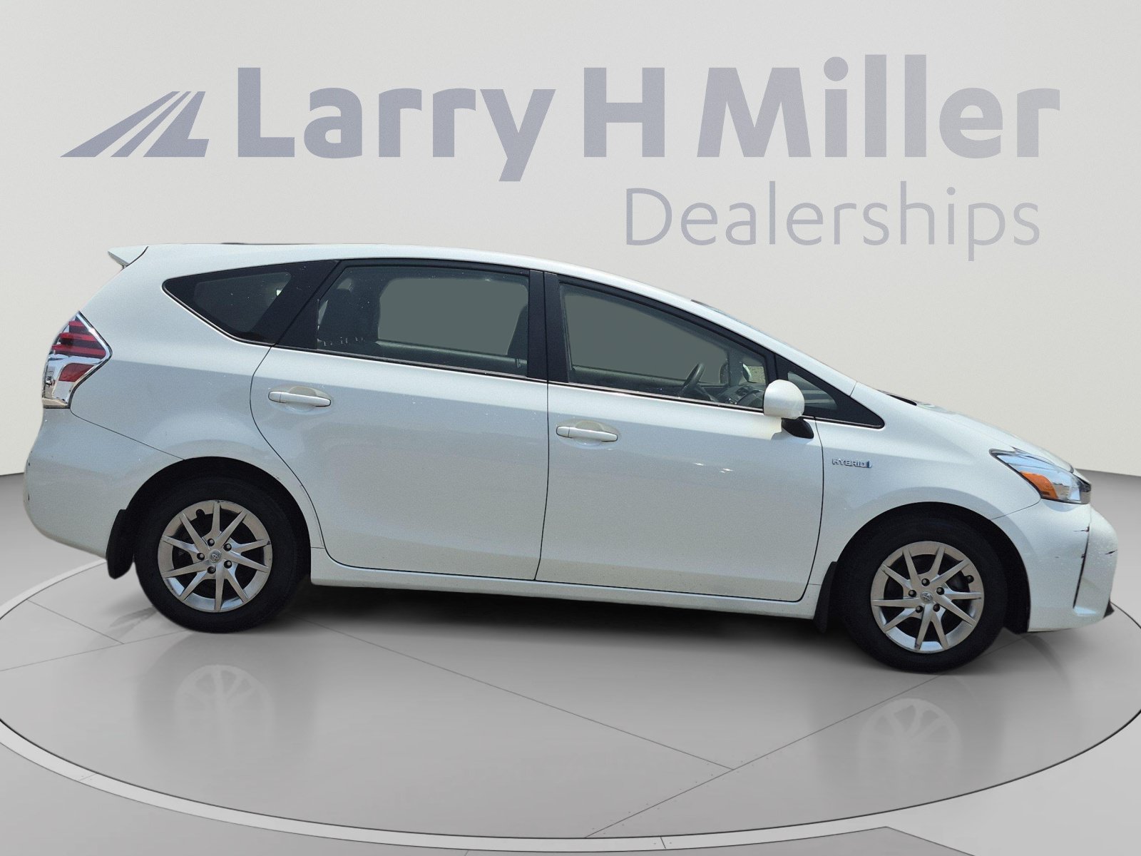 Used 2016 Toyota Prius V Two FWD image 6