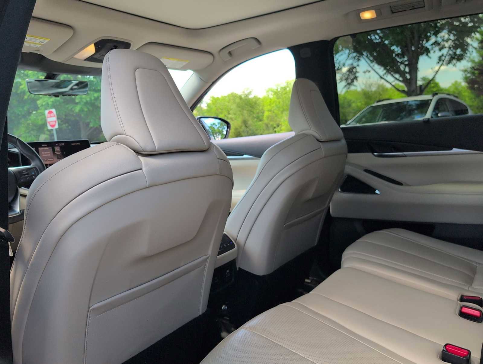 Used 2024 INFINITI QX60 Sensory w/ Vision Package AWD/4WD image 18