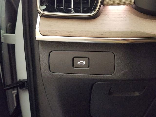New 2026 Volvo XC90 B6 Plus w/ Protection Package Premier image 22