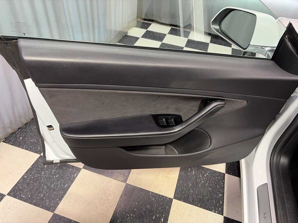 Used 2019 Tesla Model 3 Standard Range RWD image 14