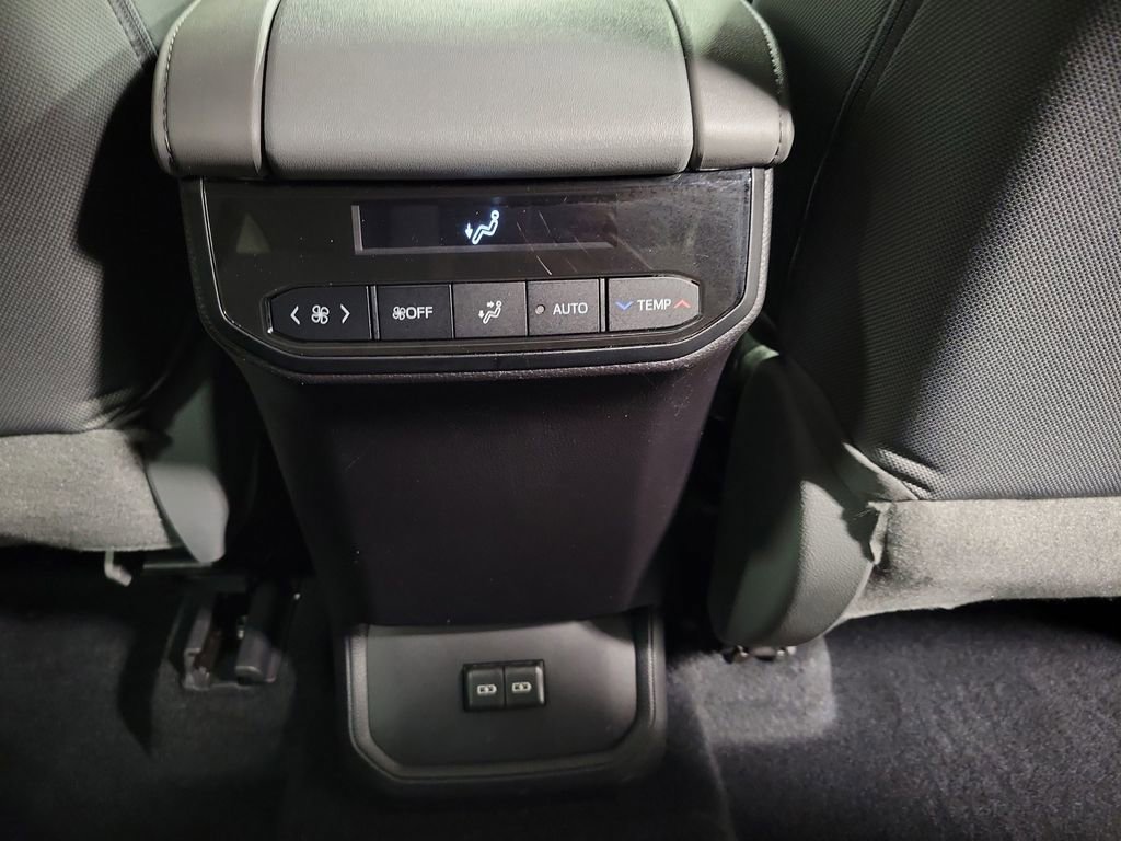 Used 2023 Toyota Highlander L FWD image 27