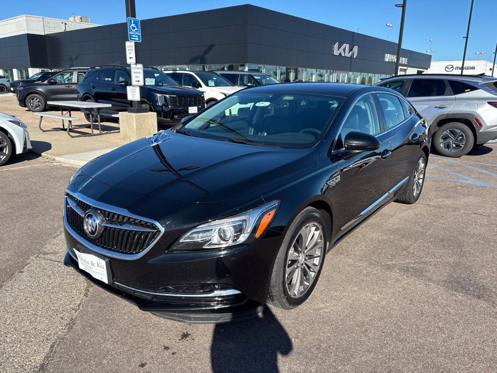 Used 2019 Buick LaCrosse Essence FWD image 1