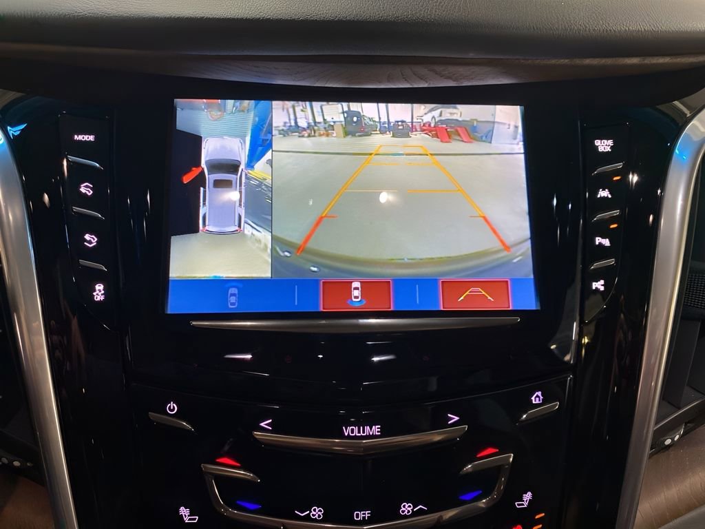 Used 2020 Cadillac Escalade Luxury AWD/4WD image 25