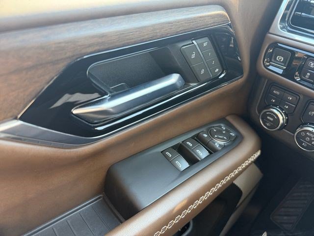 Used 2025 GMC Yukon XL Denali Ultimate w/ LPO, Floor Liner Package AWD/4WD image 11