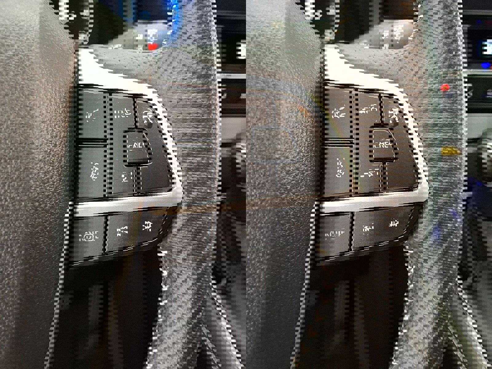 Used 2025 Toyota Sienna XSE w/ XSE Plus Package image 18