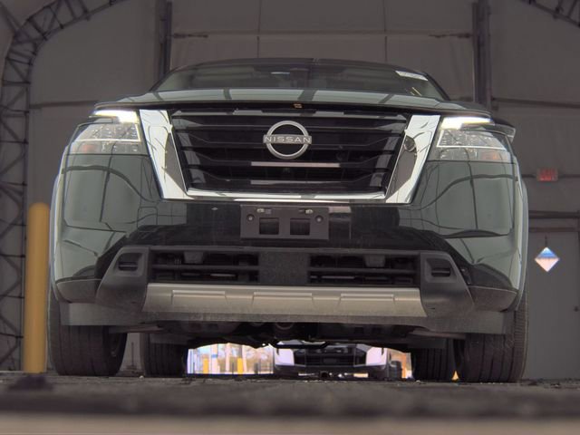 Used 2024 Nissan Pathfinder Platinum w/ Cargo Package AWD/4WD image 2