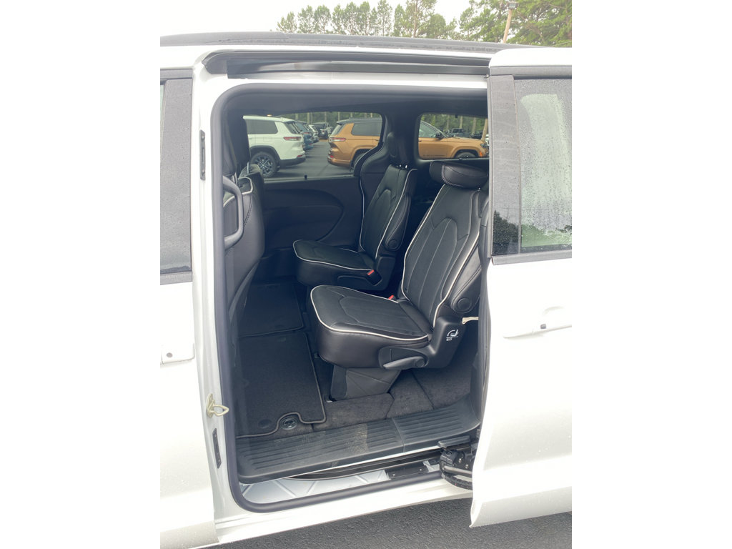 New 2027 Chrysler Pacifica Limited w/ S Appearance Package FWD image 26