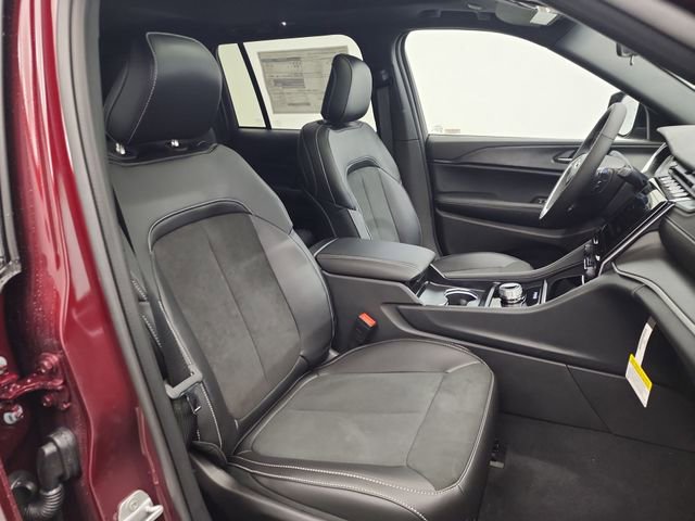 New 2025 Jeep Grand Cherokee Altitude image 26