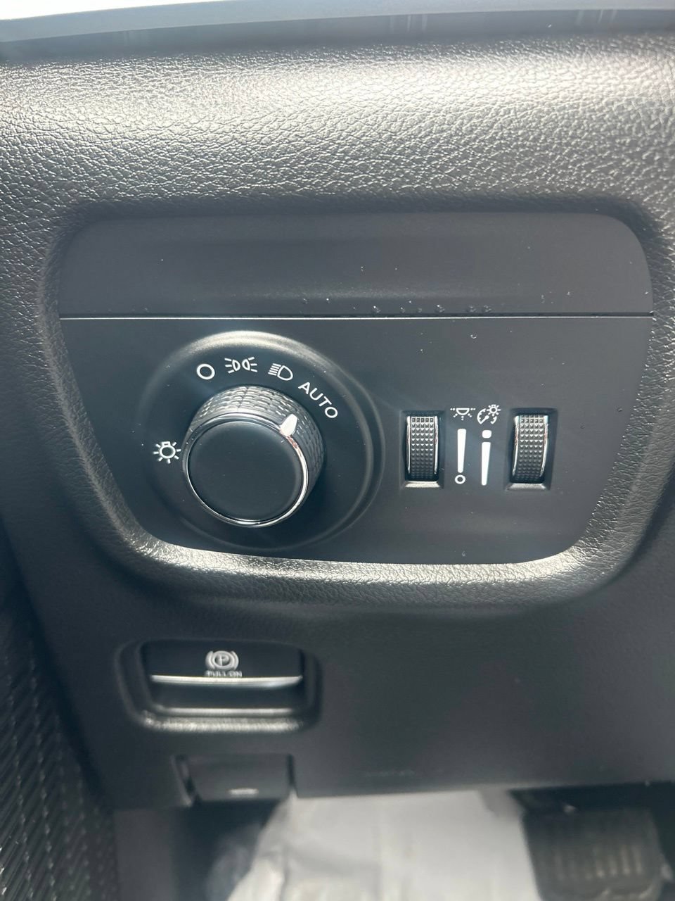 Used 2025 Jeep Grand Cherokee L Altitude AWD/4WD image 23