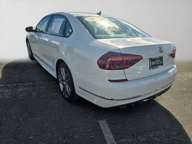 Used 2018 Volkswagen Passat 2.0T R-Line w/ R-Line Lighting Package FWD image 5