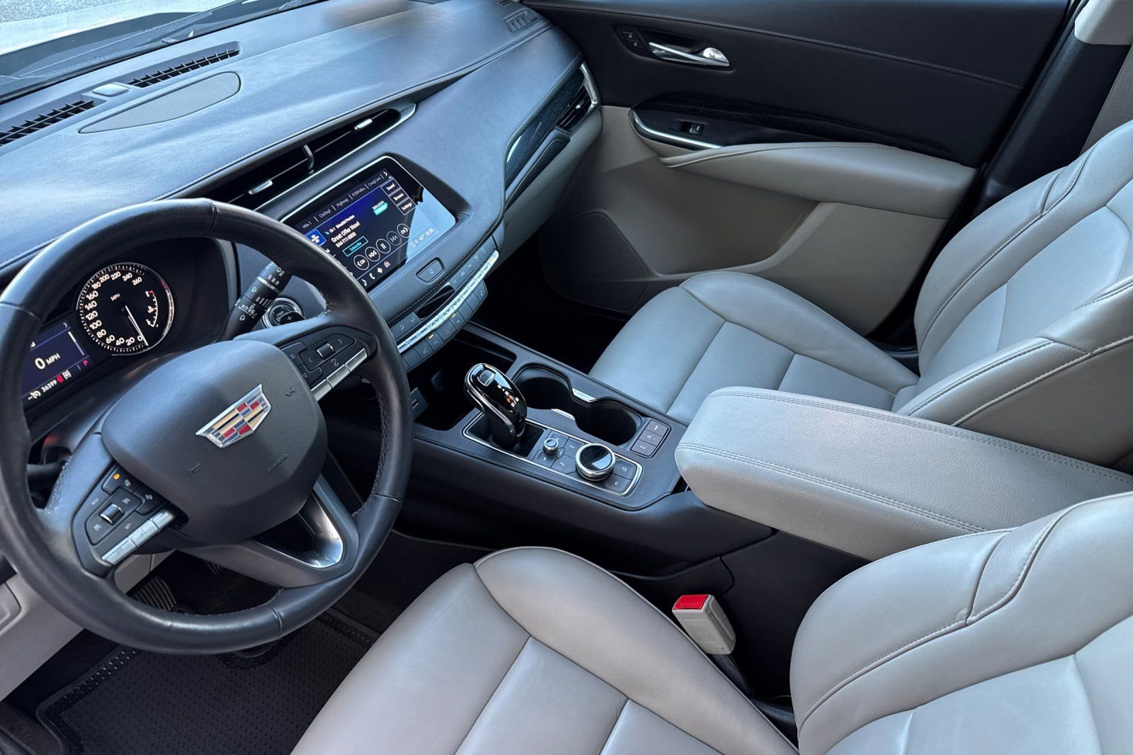 Used 2022 Cadillac XT4 Premium Luxury w/ Enhanced Visibility Package image 10