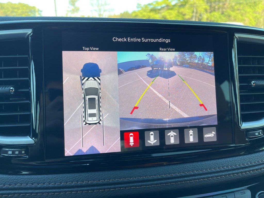 Used 2024 Chrysler Pacifica Pinnacle w/ Trailer Tow Group image 11