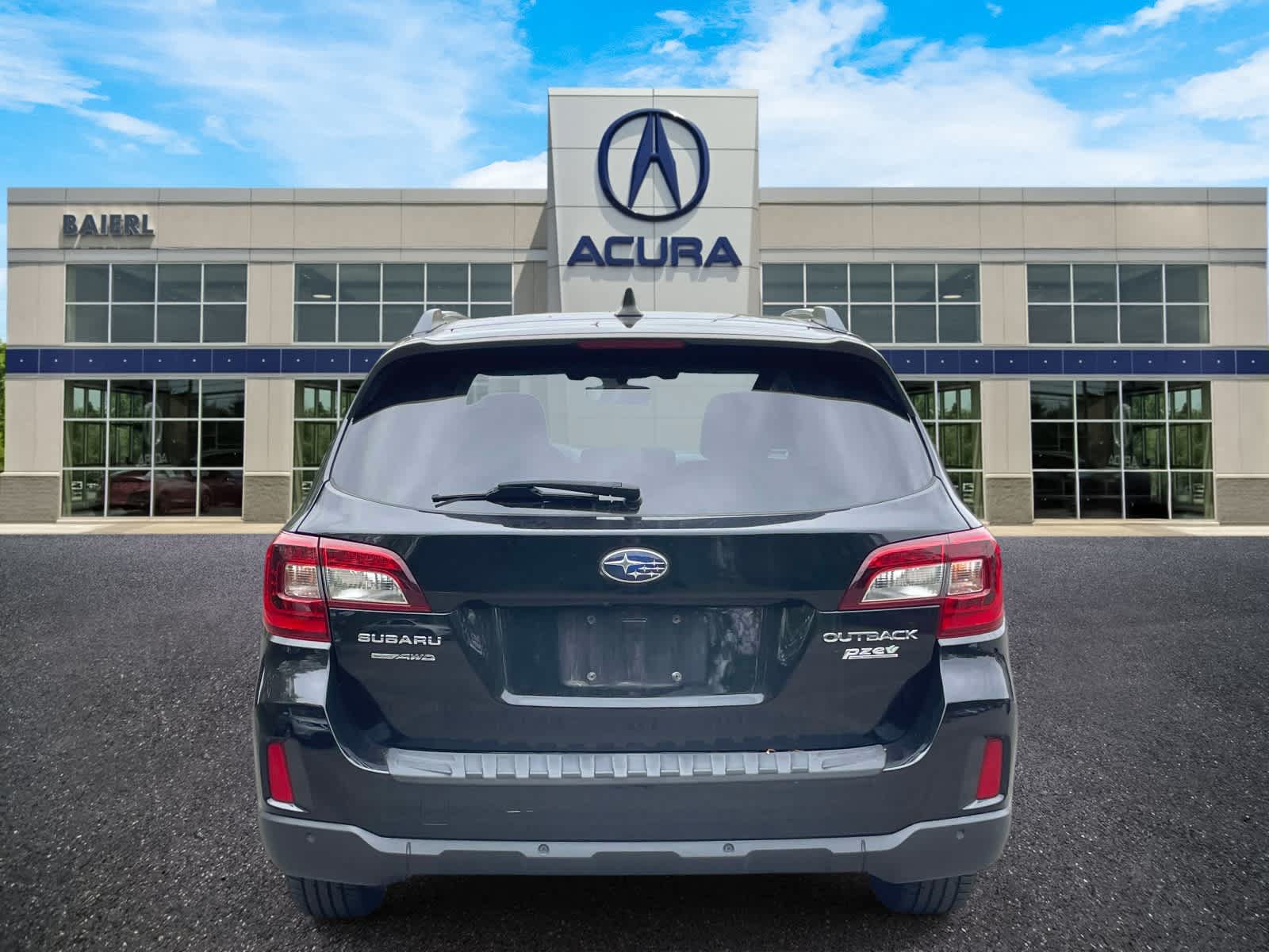 Used 2017 Subaru Outback 2.5i Touring w/ Popular Package #5A AWD/4WD image 4
