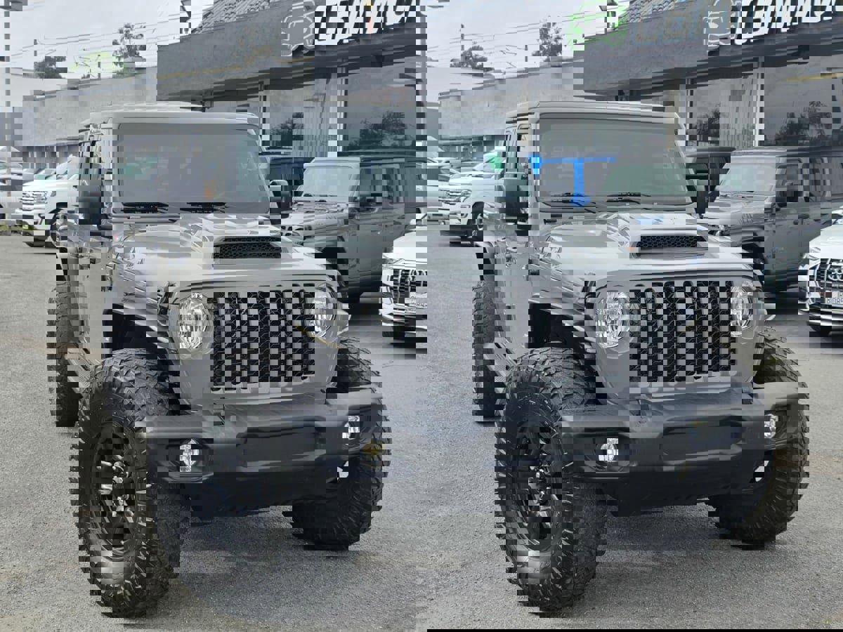 Used 2022 Jeep Gladiator Sport image 2