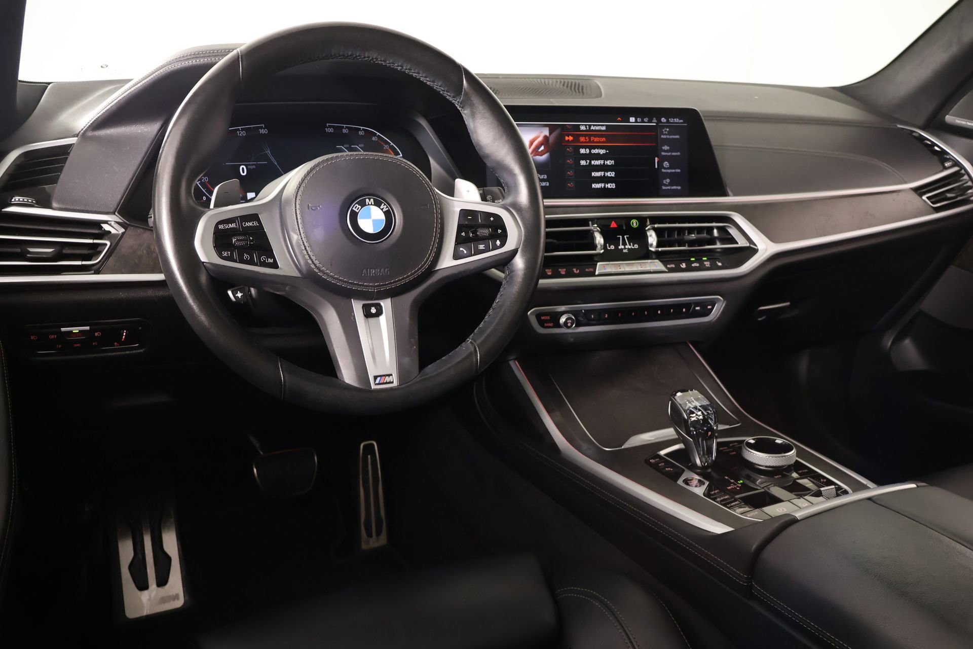 Used 2022 BMW X7 xDrive40i w/ M Sport Package AWD/4WD image 2