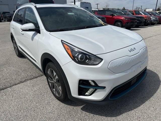 Used 2022 Kia Niro EX Premium w/ Cold Weather Package FWD image 4
