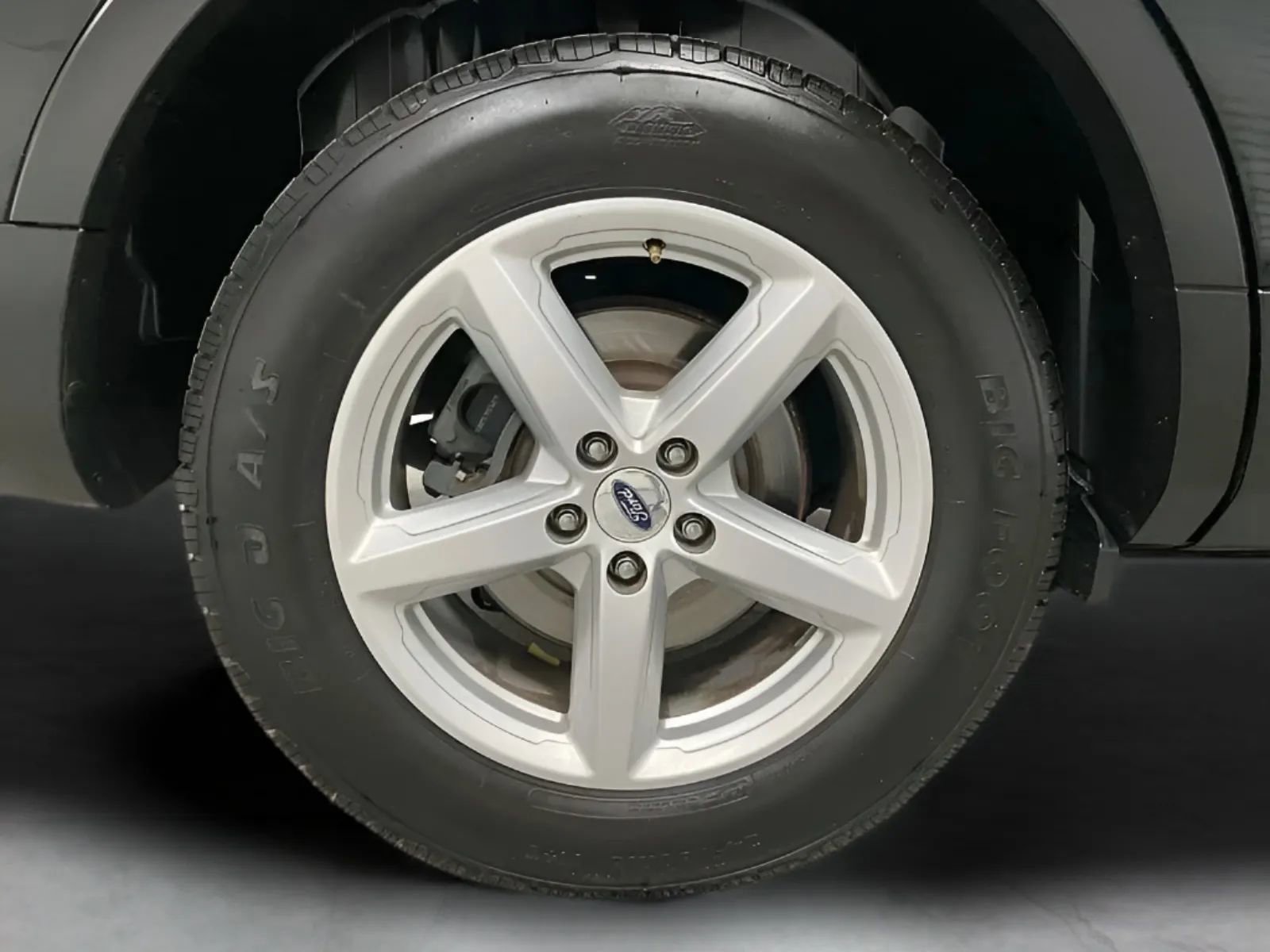 Used 2018 Ford Explorer XLT w/ Equipment Group 201A FWD image 27