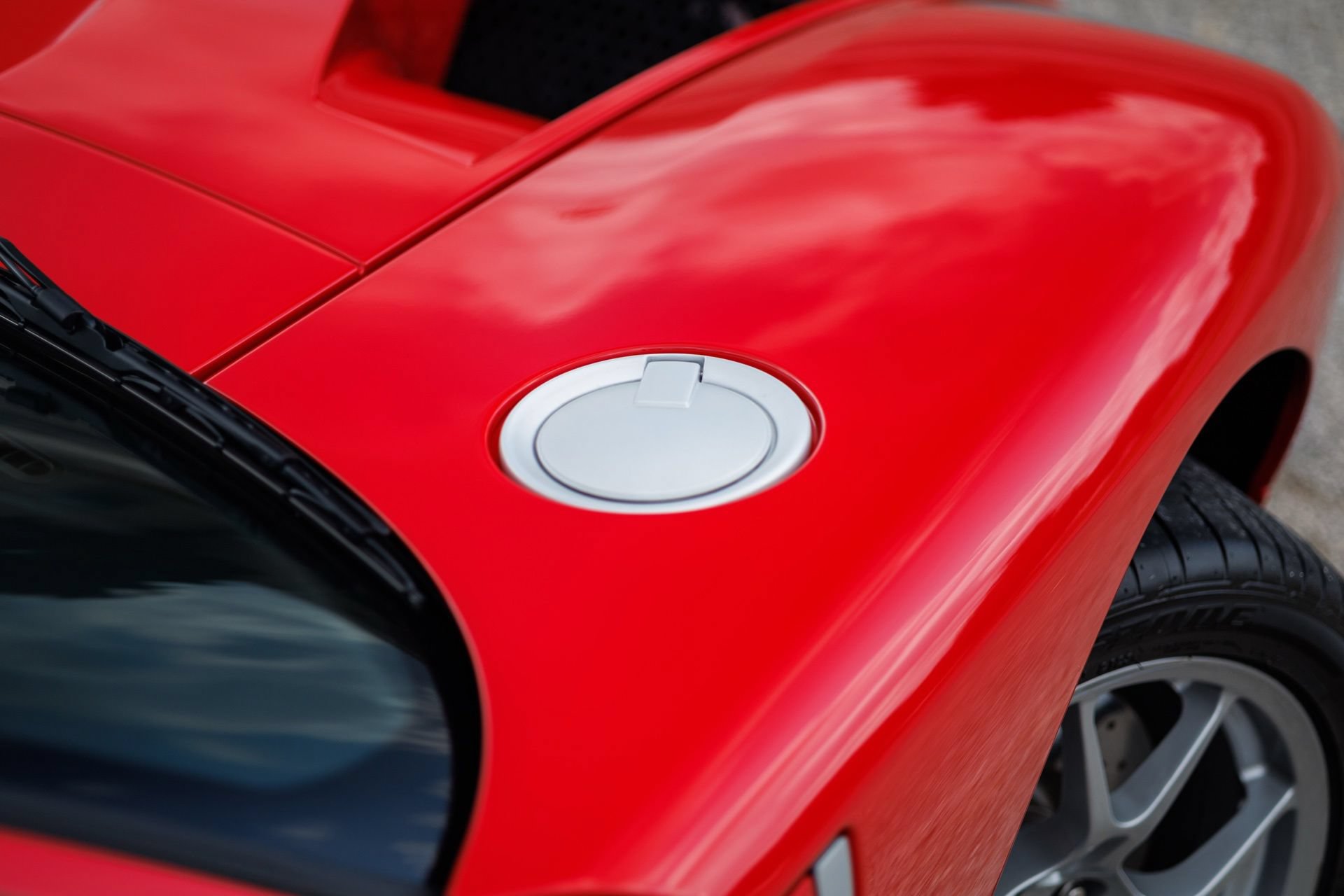 Used 2005 Ford GT RWD image 31
