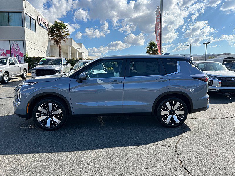 New 2025 Mitsubishi Outlander SE image 6