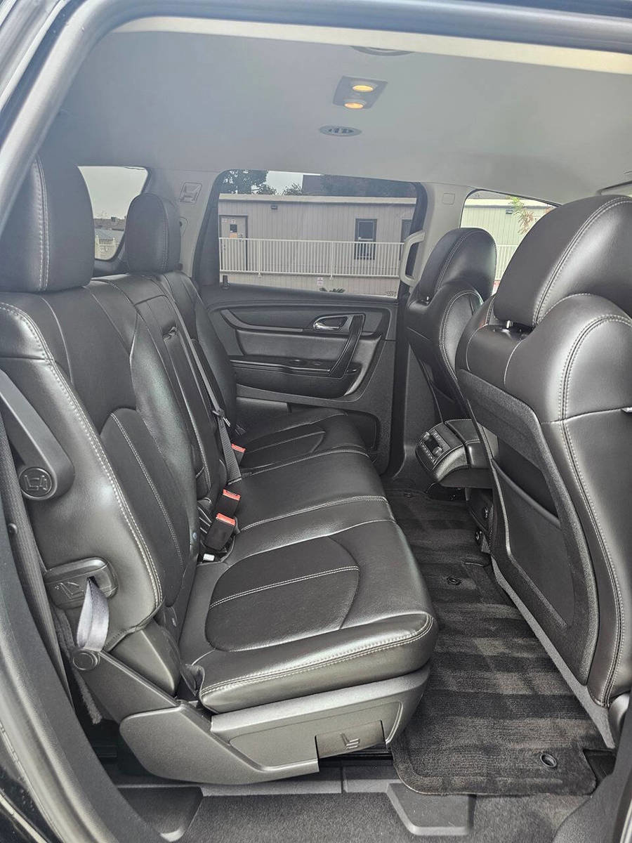 Used 2017 Chevrolet Traverse LT image 19