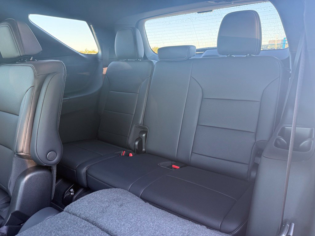 New 2027 Chevrolet Traverse LT w/ Midnight/Sport Edition FWD image 12